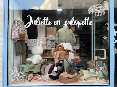 Juliette en salopette, Magasin de Jouets à Arcachon